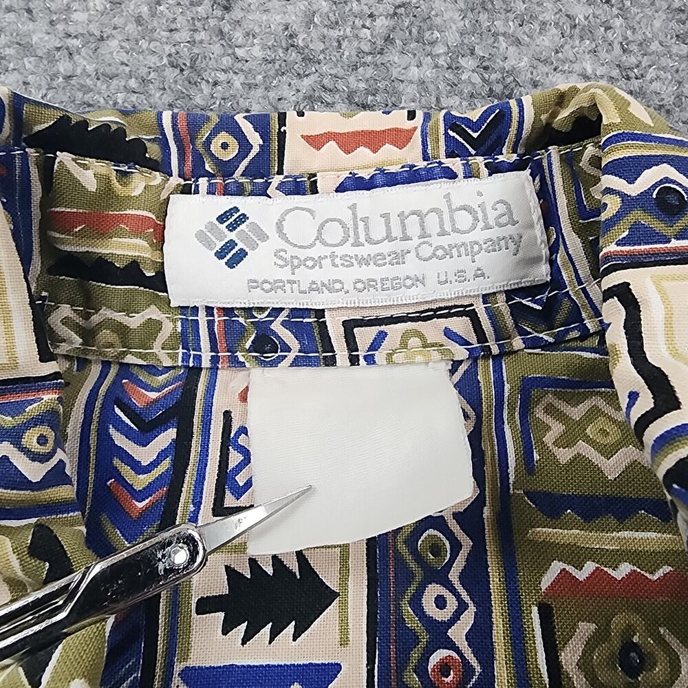 Vintage Columbia Shirt Womens Medium Aztec Fish AOP Short Sleeve Button Up - Picture 2 of 11